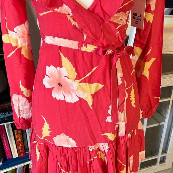 Billabong Size XS long sleeve Wrap dress Floral print pink / red NWT - Picture 3 of 8